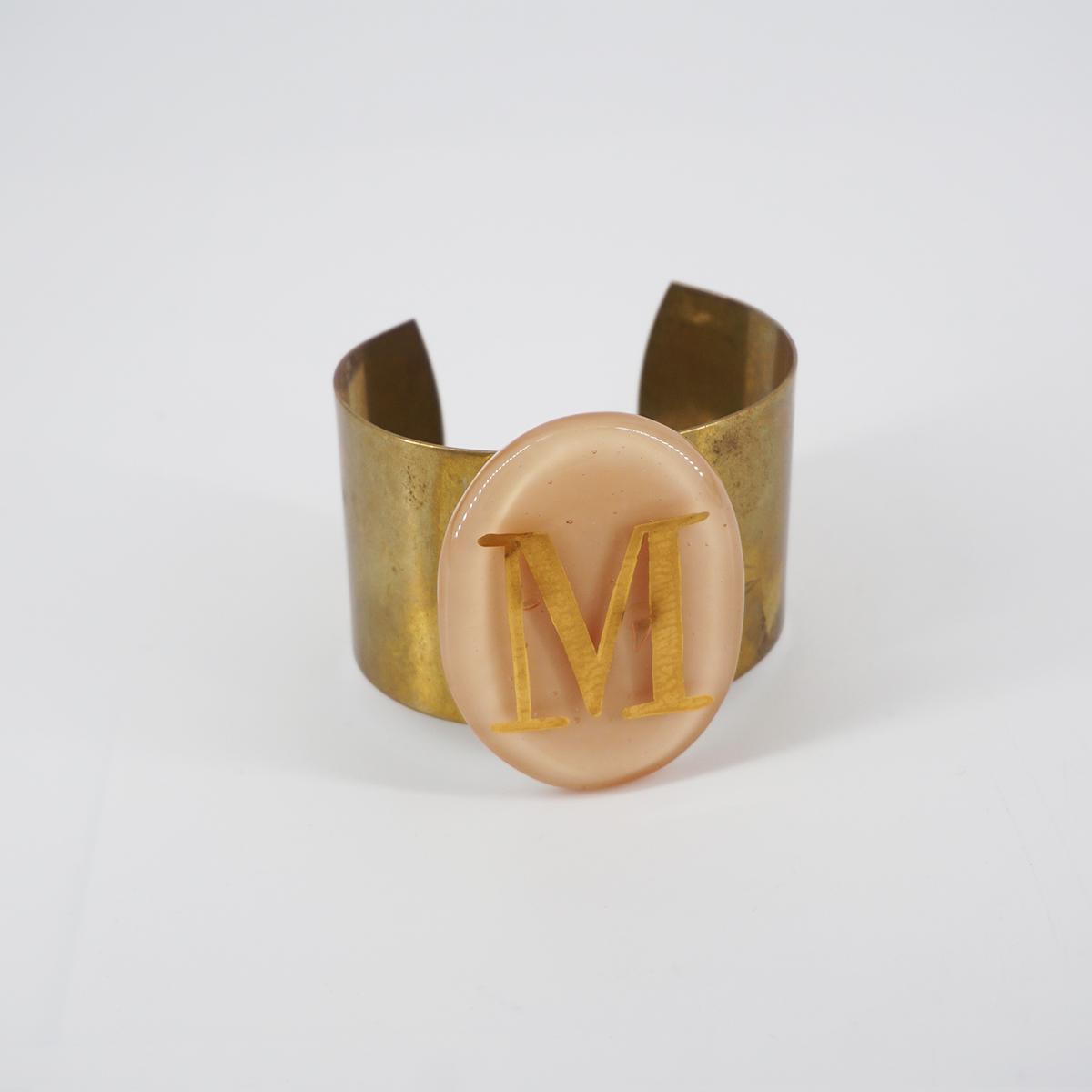 Bracciale fascia lettera M BRACCIALE FASCIA LETTERA M VETRO FUSO 