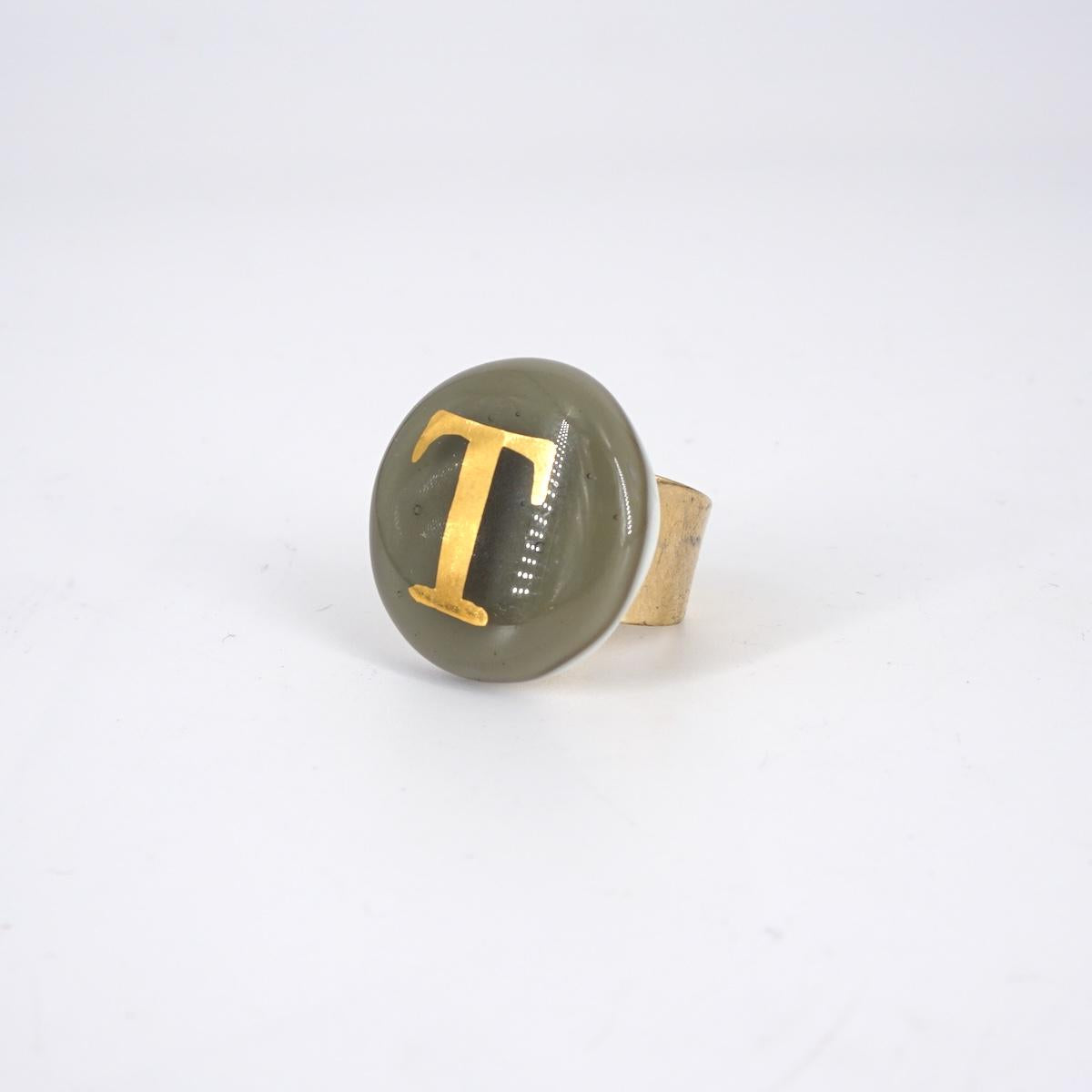 VETRO FUSO ANELLO LETTERAT GRIGIO