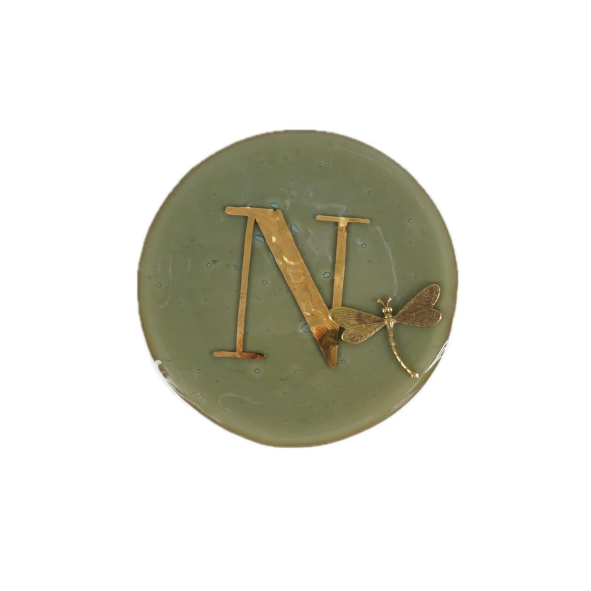 Piatto lettera e charm N SABBIA