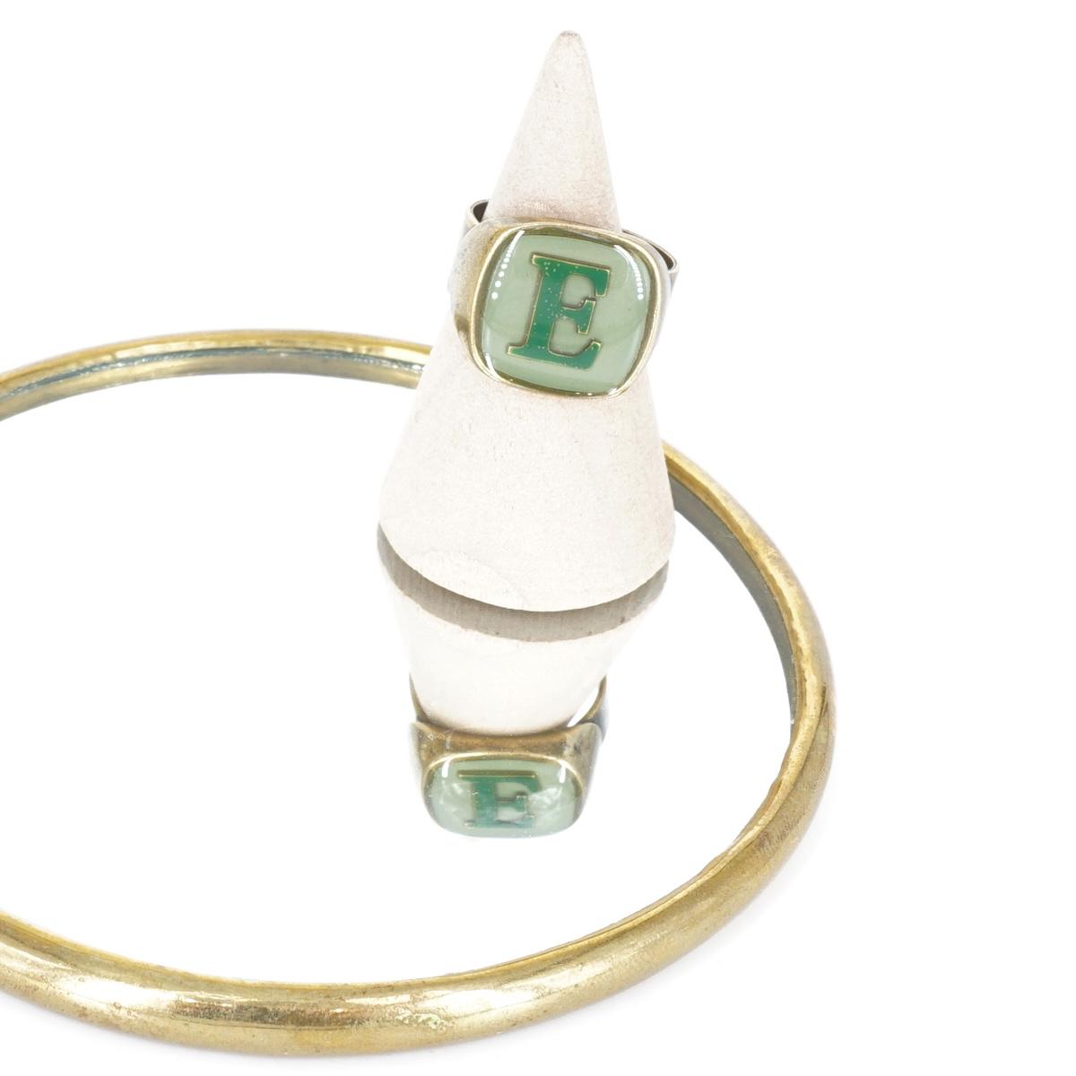 ANELLO LETTERA E VERDE MENTA ANELLO LETTERA E VERDE MENTA E VERDE BOSCO UNIQUE UNCONVENTIONAL DETAILS 