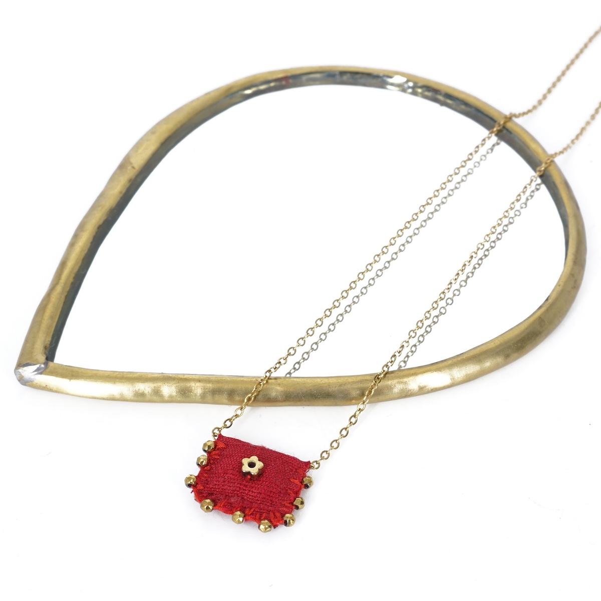 Collana seta con FIORELLINO ROSSO COLLANA SETA FIORELLINO ROSSO EIKOSITRIA 