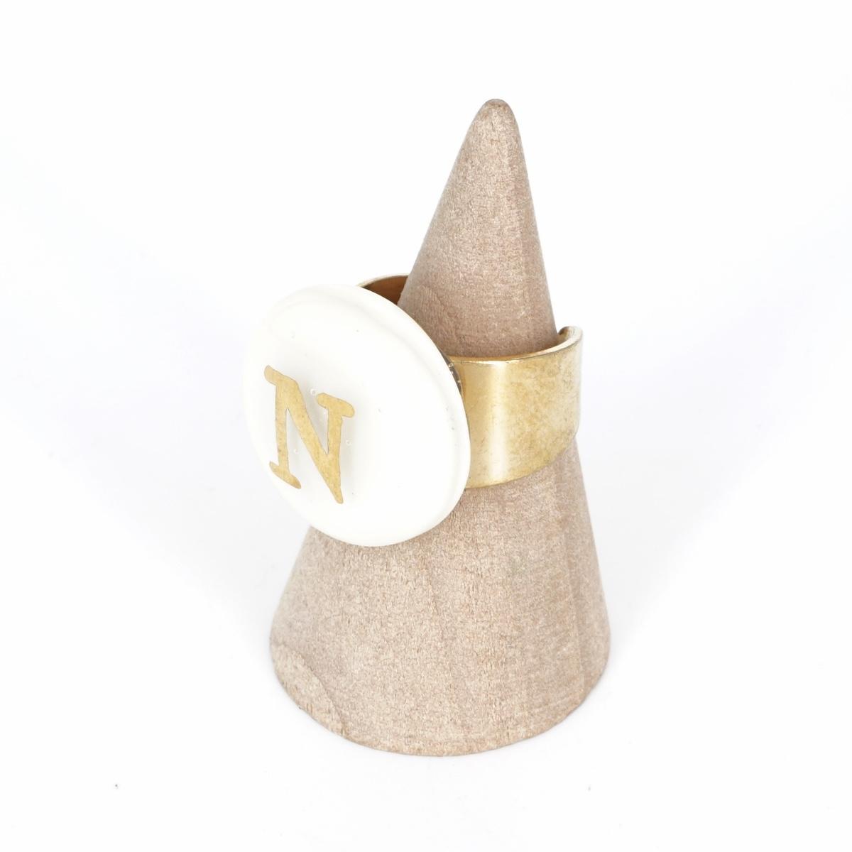 Anello lettera N avorio ANELLO LETTERA N AVORIO VETRO FUSO 