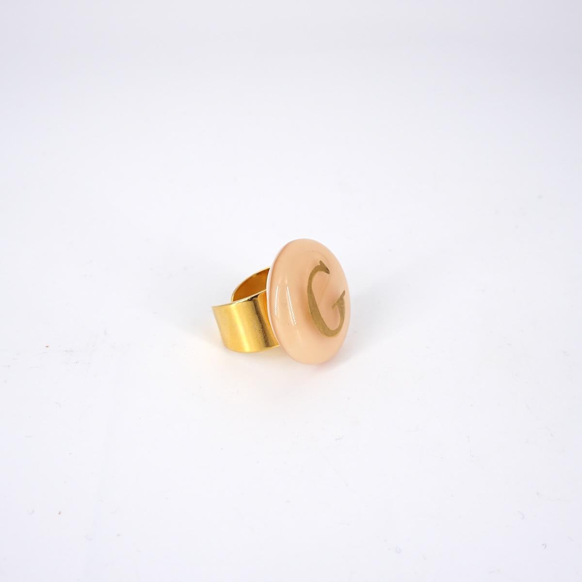 VETRO FUSO ANELLO LETTERAG CHAMPAGNE