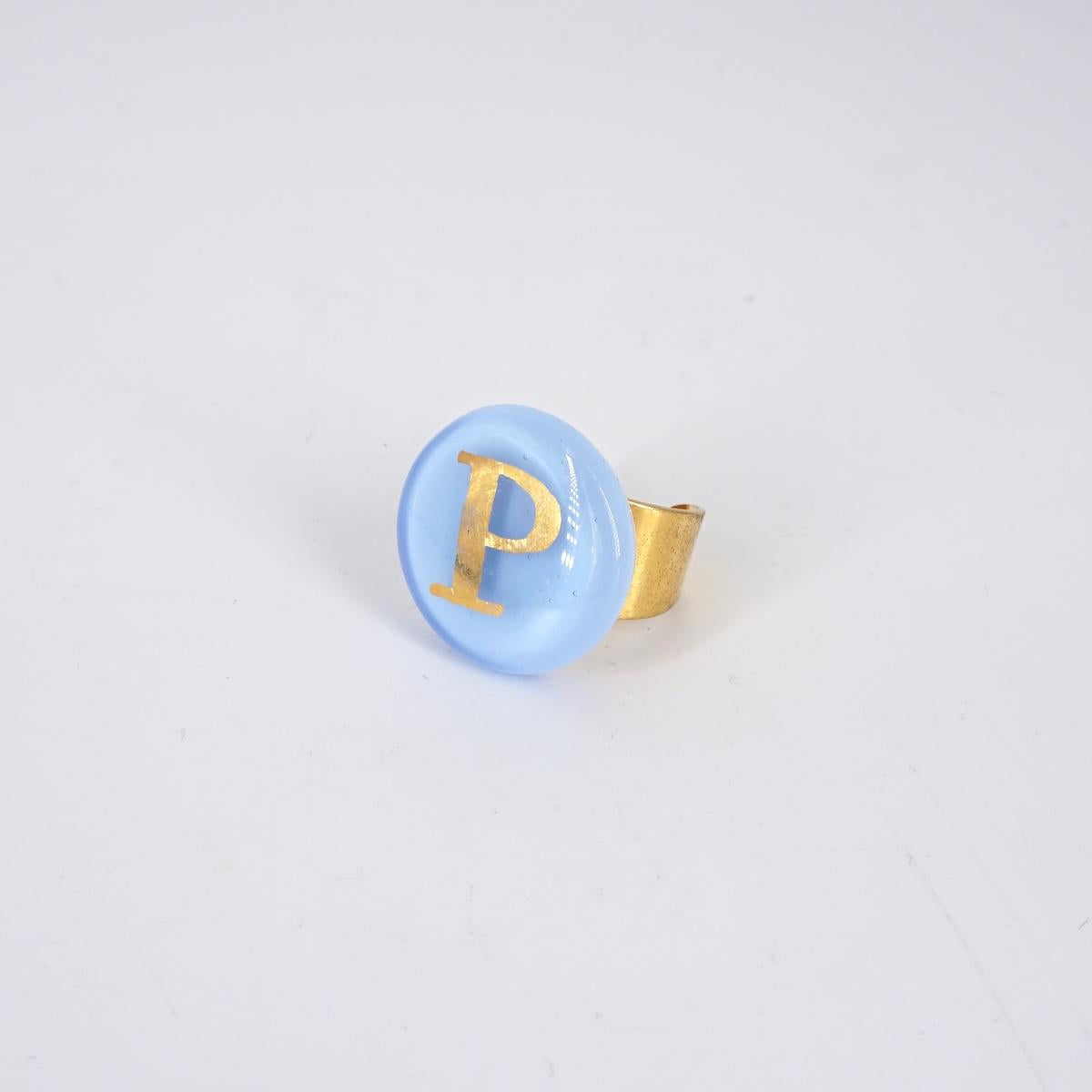 VETRO FUSO ANELLO LETTERAP LAVANDA CHIARO