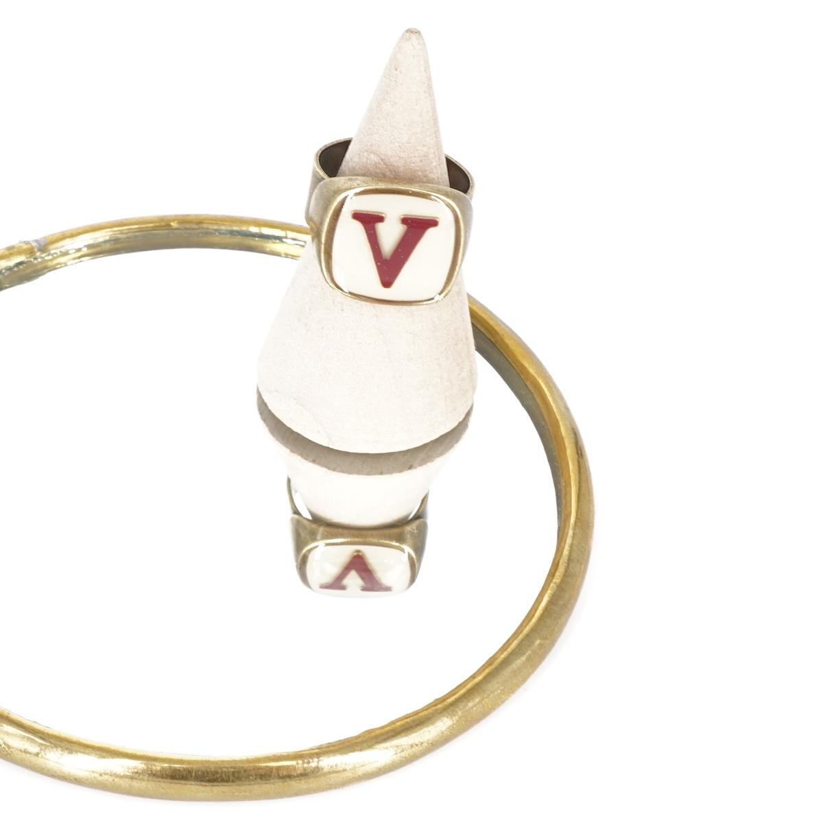 ANELLO LETTERA V AVORIO ANELLO LETTERA V AVORIO E BORDEAUX UNIQUE UNCONVENTIONAL DETAILS 
