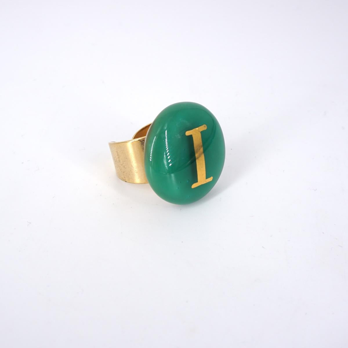 VETRO FUSO ANELLO LETTERAI GIADA CHIARO