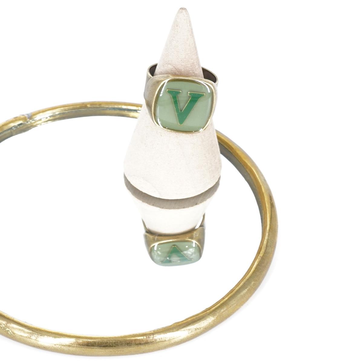 ANELLO LETTERA V VERDE MENTA ANELLO LETTERA V VERDE MENTA E VERDE BOSCO UNIQUE UNCONVENTIONAL DETAILS 