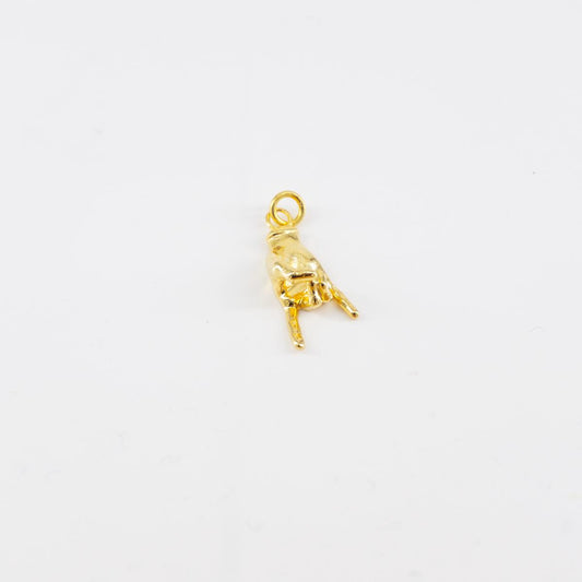 Charm mano corna