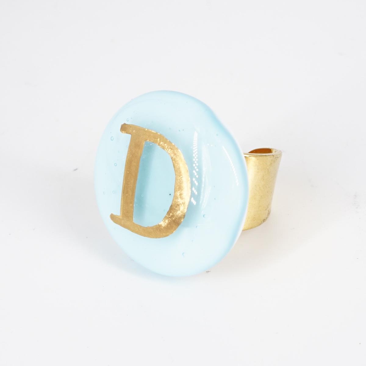 Anello lettera D azzurro chiaro
