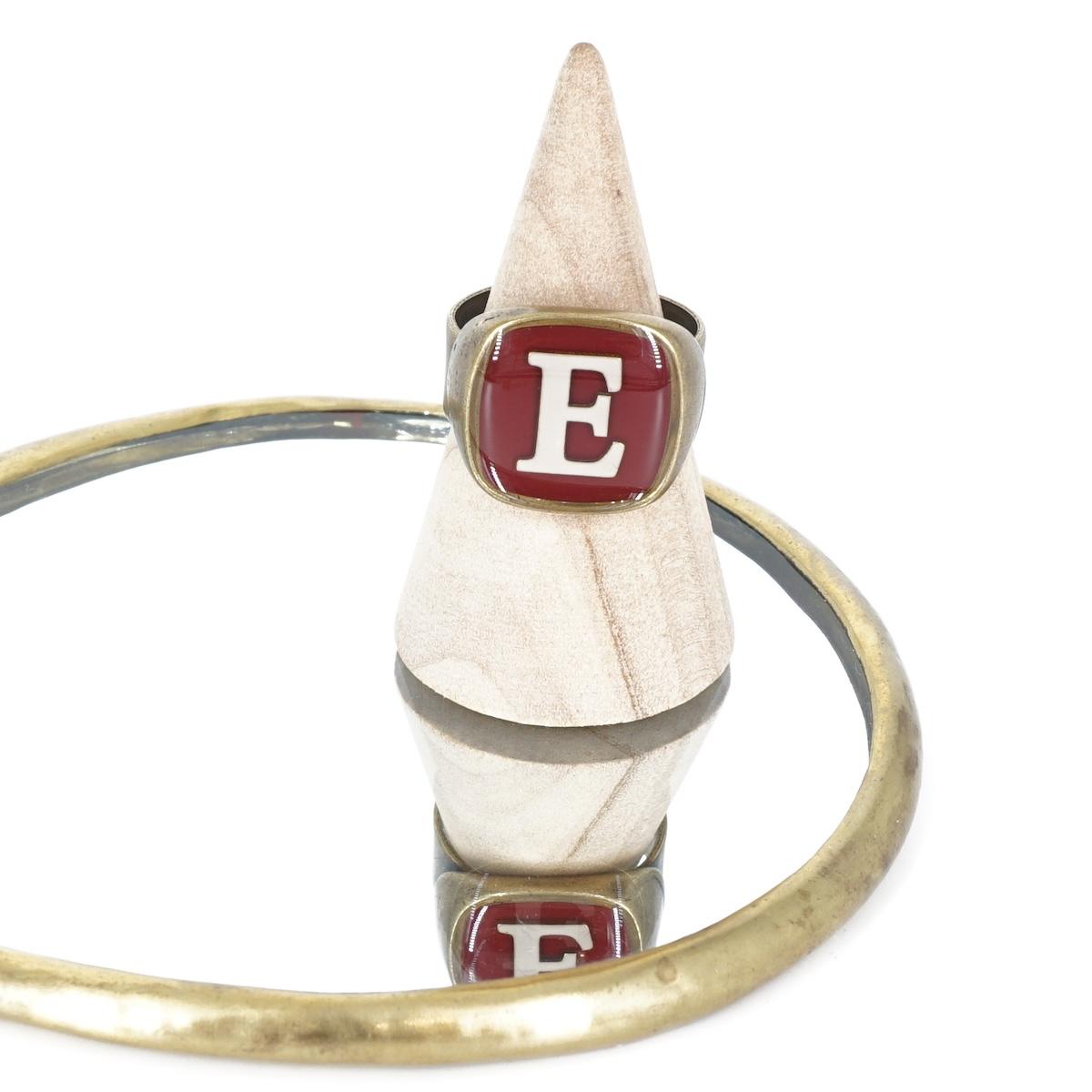 ANELLO LETTERA E BORDEAUX ANELLO LETTERA E BORDEAUX E AVORIO UNIQUE UNCONVENTIONAL DETAILS 