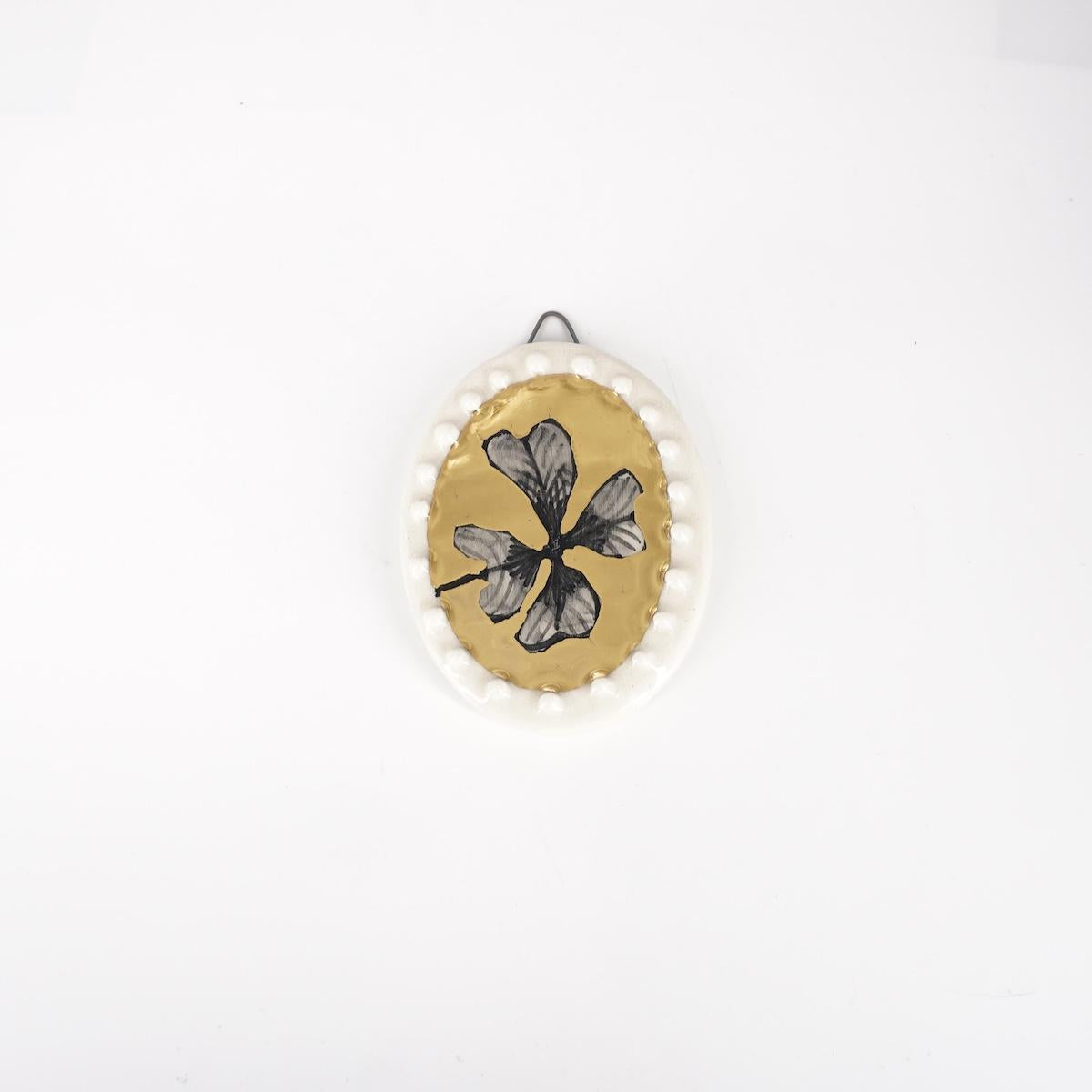 Ovalino QUADRIFOGLIO fondo oro con bollicine