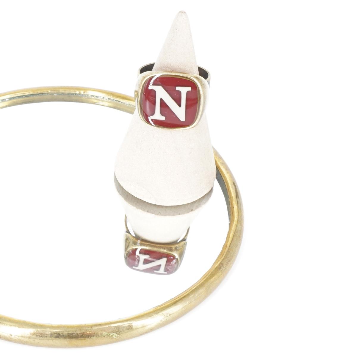 ANELLO LETTERA N BORDEAUX ANELLO LETTERA N BORDEAUX E AVORIO UNIQUE UNCONVENTIONAL DETAILS 