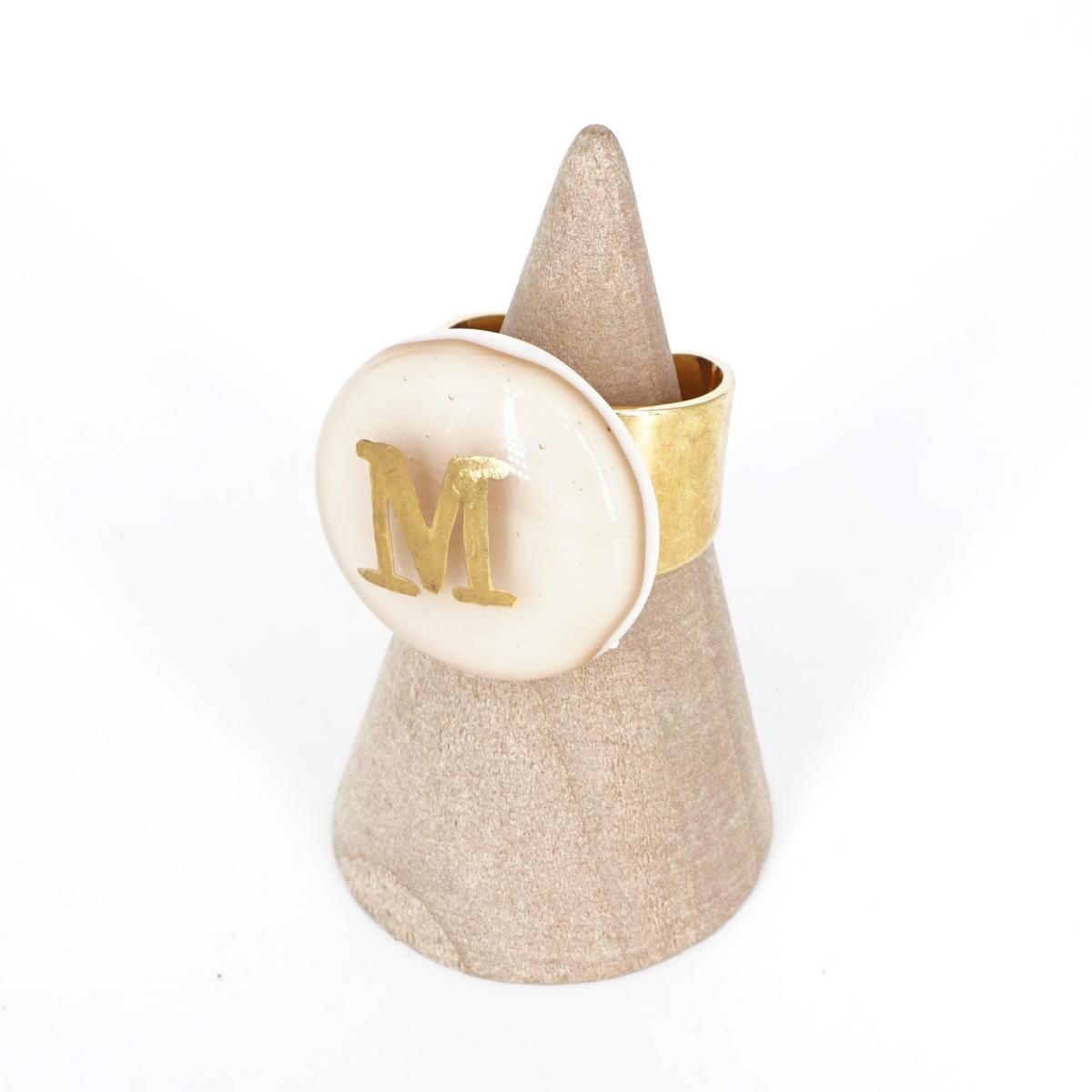 Anello lettera M champagne ANELLO LETTERA M CHAMPAGNE VETRO FUSO 