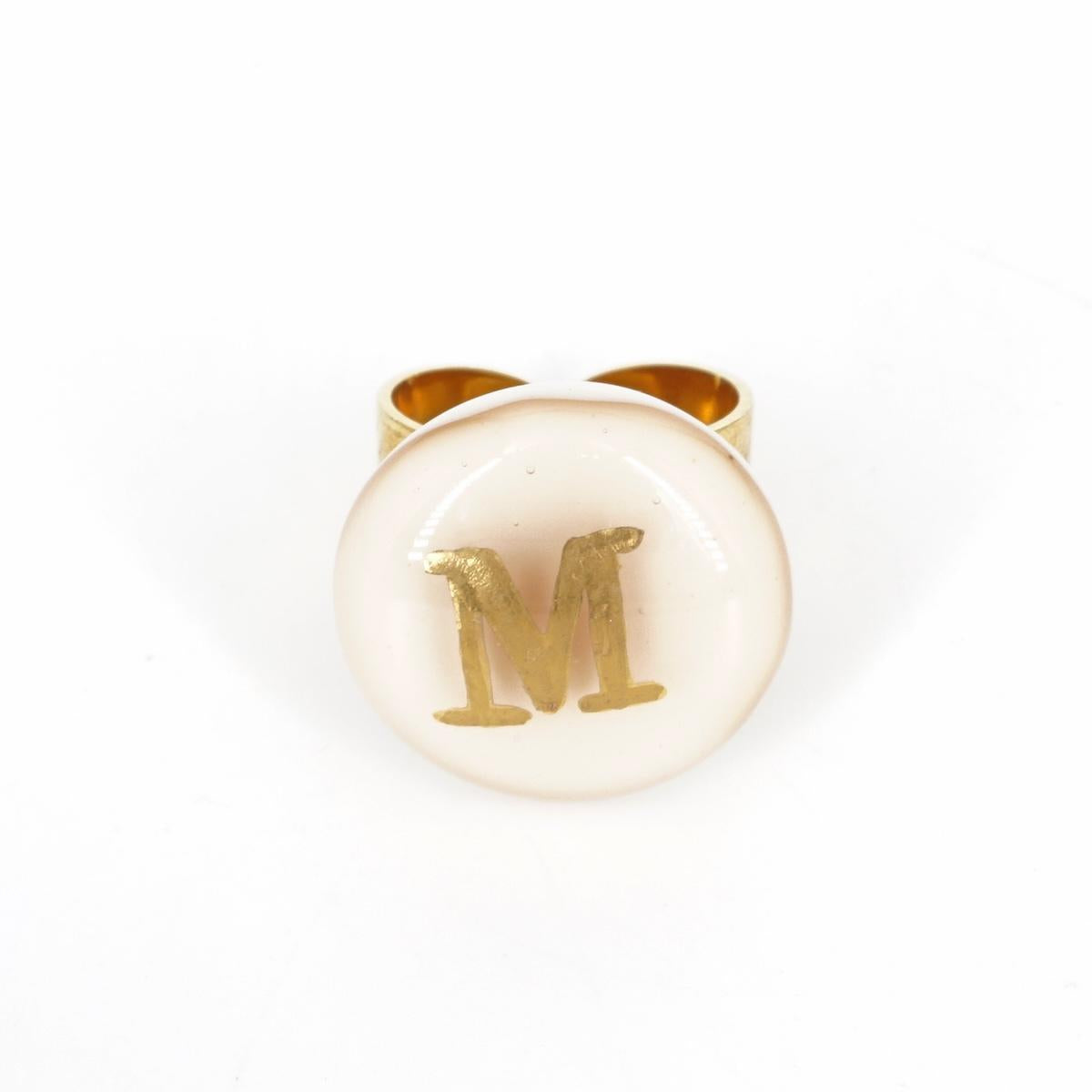 Anello lettera M champagne ANELLO LETTERA M CHAMPAGNE VETRO FUSO 