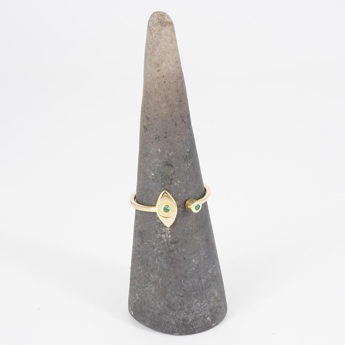 Green eye ring