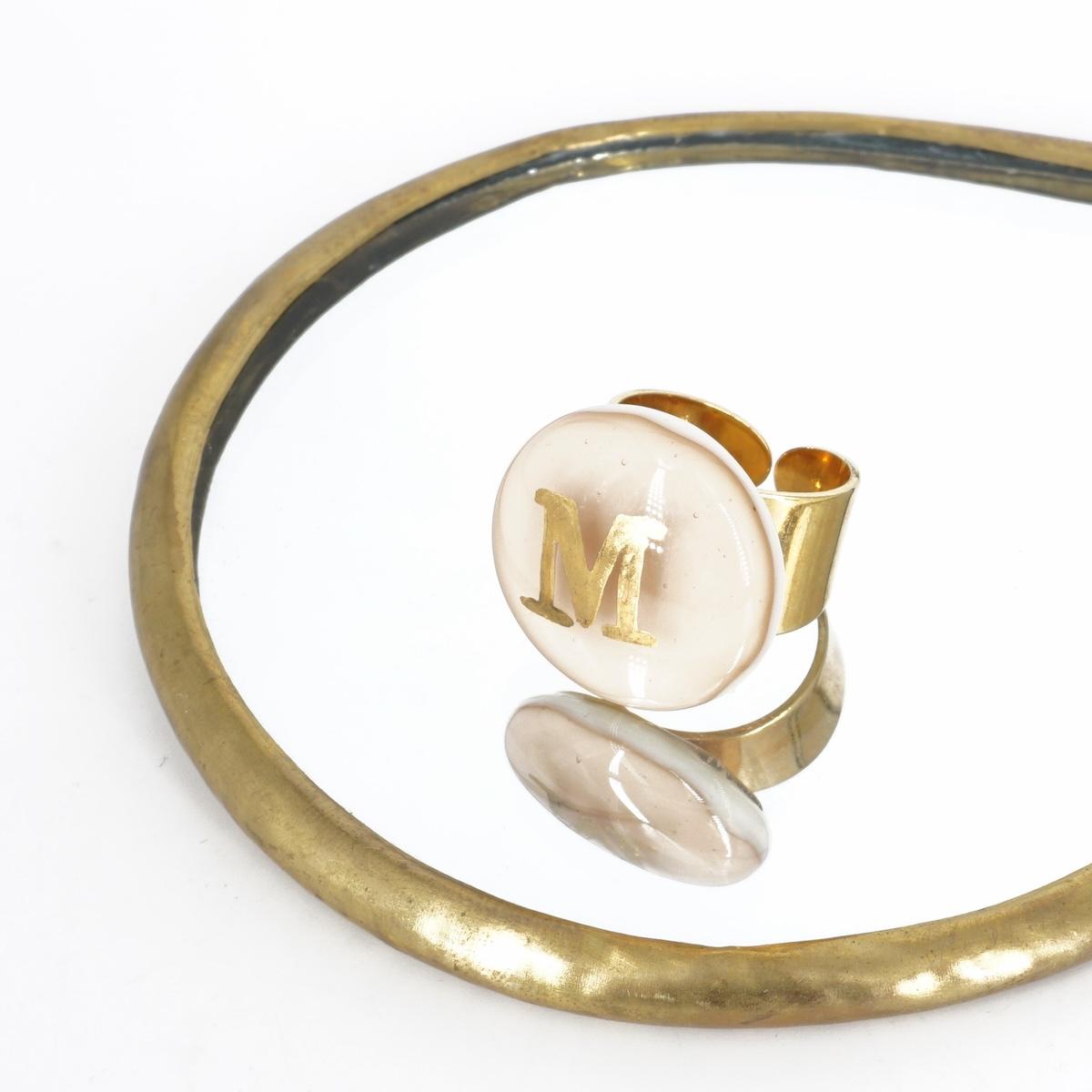 Anello lettera M champagne ANELLO LETTERA M CHAMPAGNE VETRO FUSO 