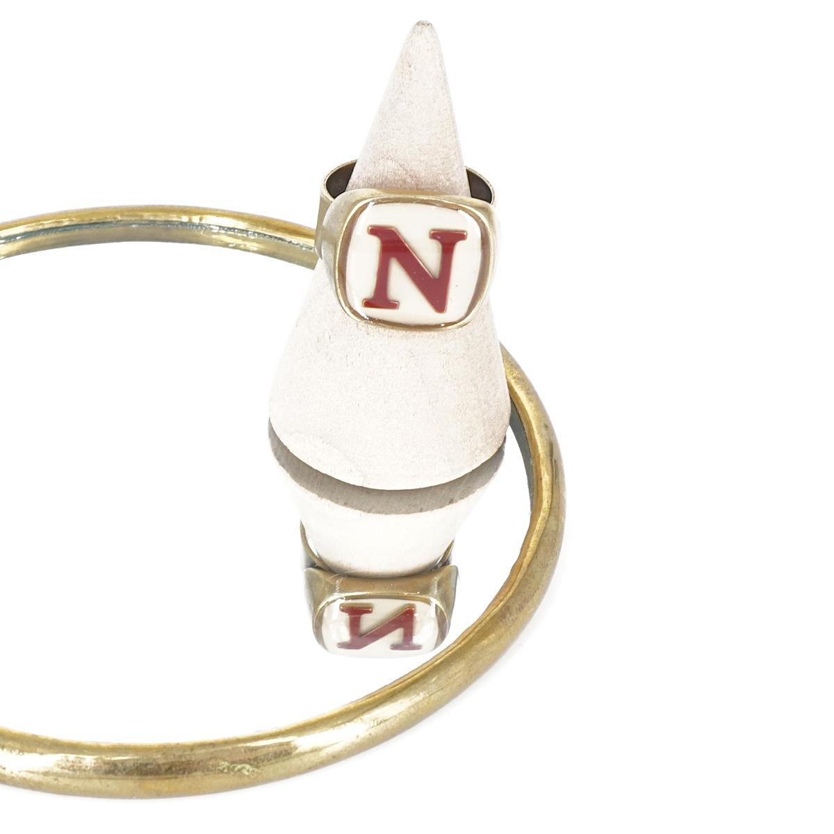 ANELLO LETTERA N AVORIO ANELLO LETTERA N AVORIO E BORDEAUX UNIQUE UNCONVENTIONAL DETAILS 