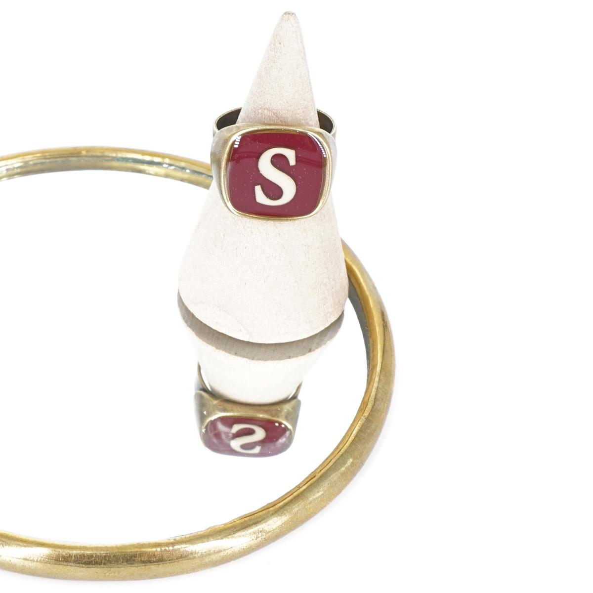 ANELLO LETTERA S BORDEAUX ANELLO LETTERA S BORDEAUX E AVORIO UNIQUE UNCONVENTIONAL DETAILS 