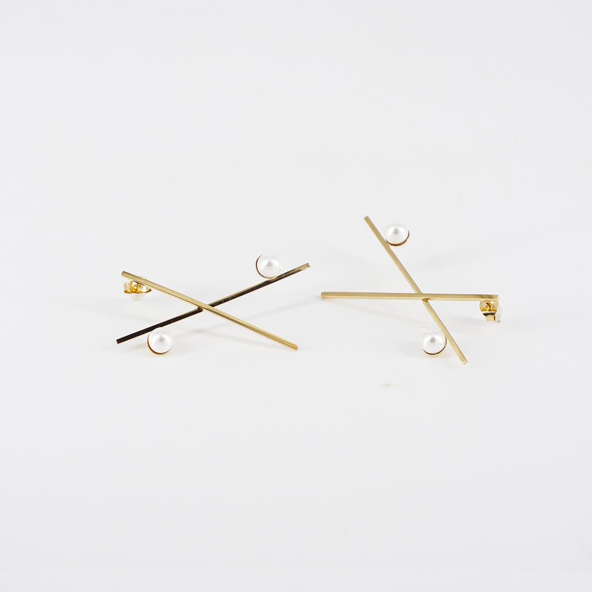 X earrings with pearls