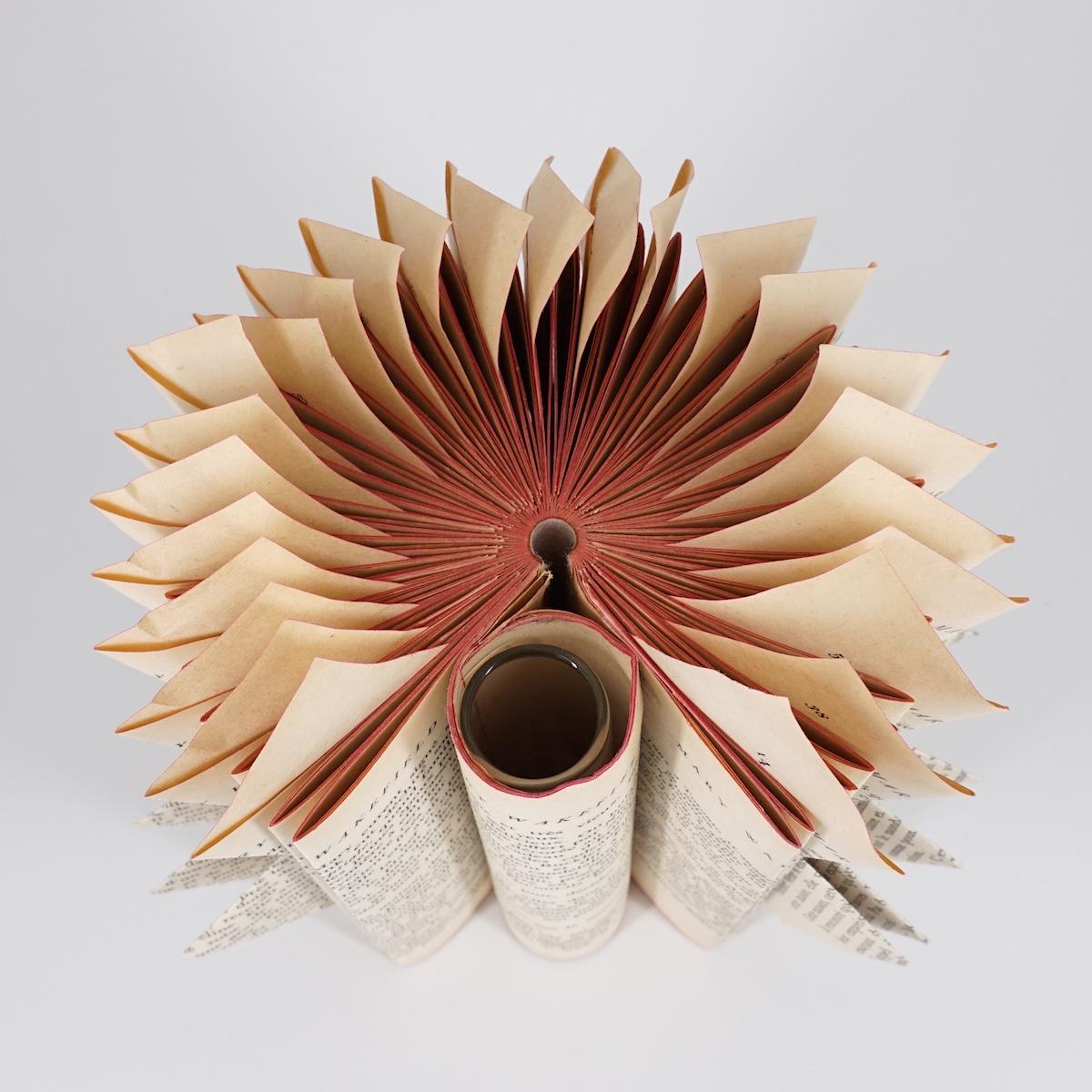 NARKISSO VASO LIBRO SMALLORECCHIE E TRIANGOLINI