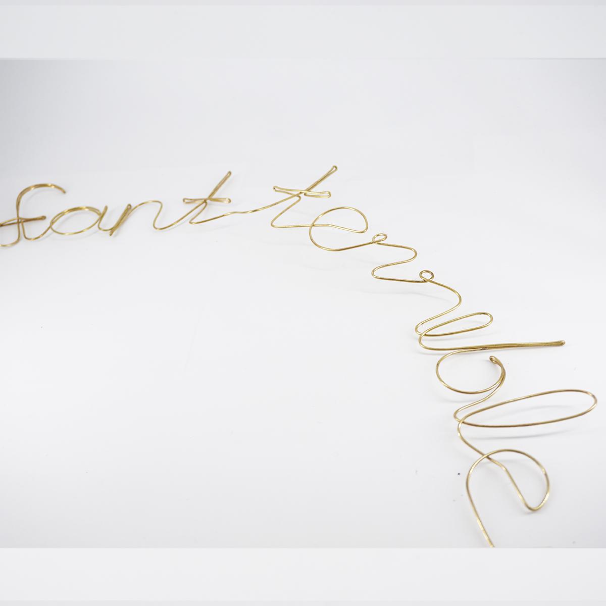 Scritta lineare enfant terrible