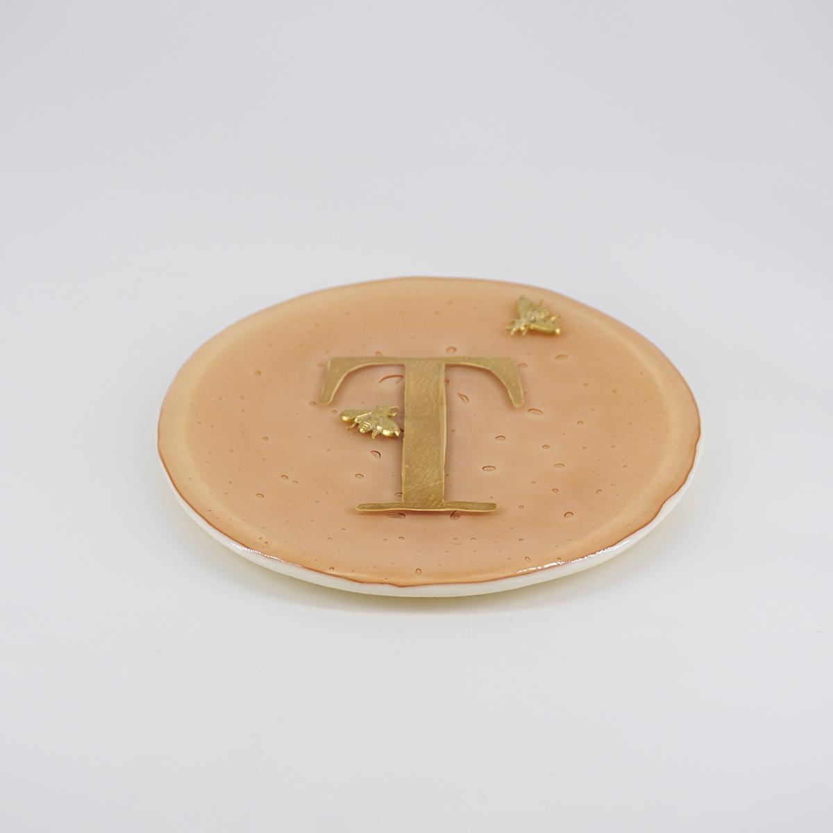 Letter plate and charm T CHAMPAGNE