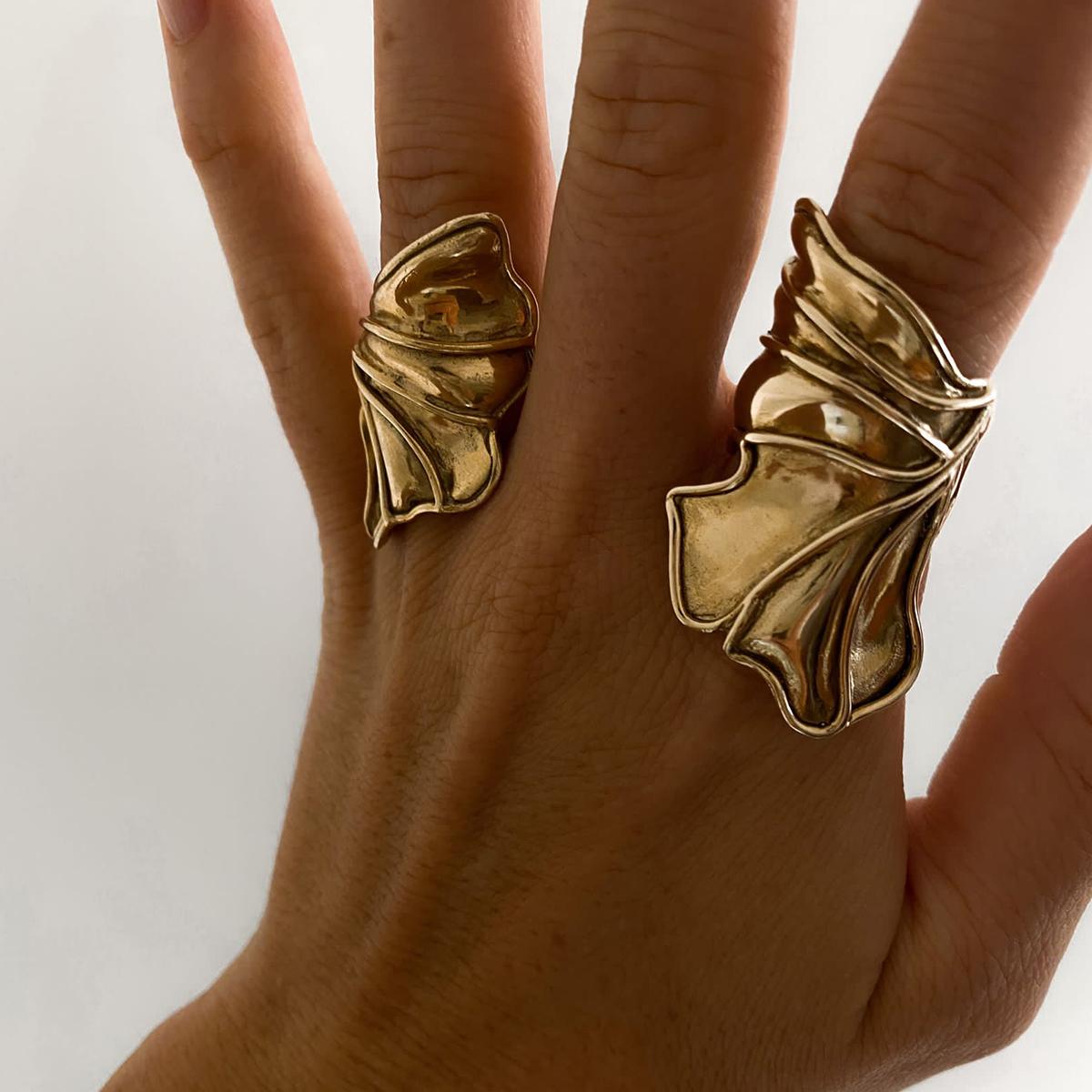 Anello a foglie piccolo