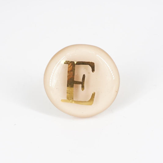 Anello lettera E champagne