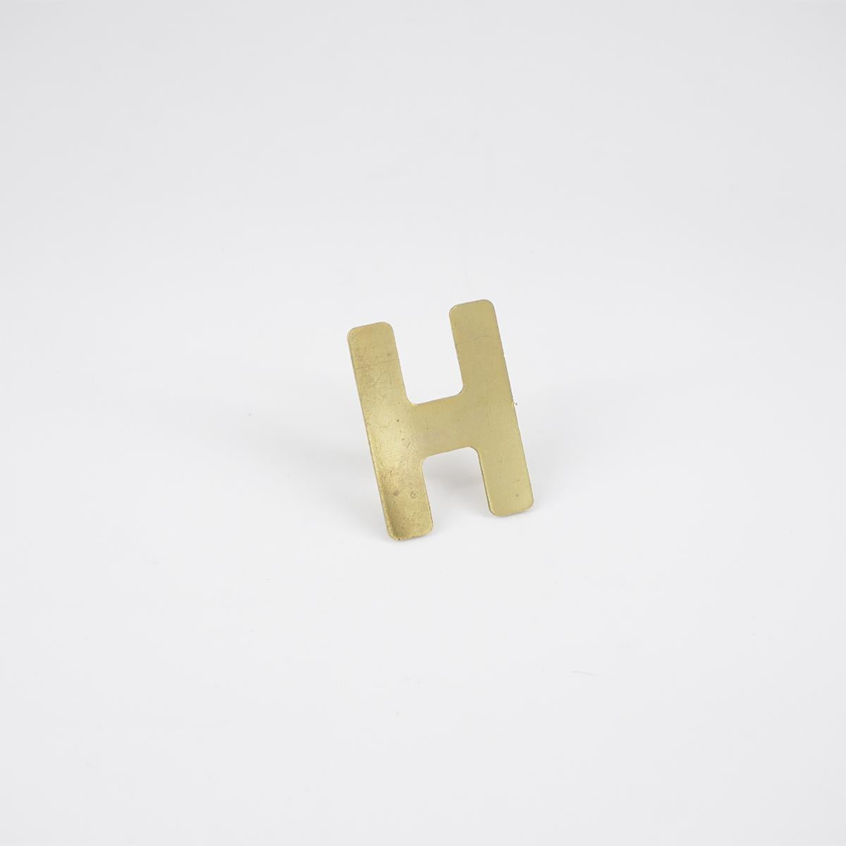 Decorative nail letter H