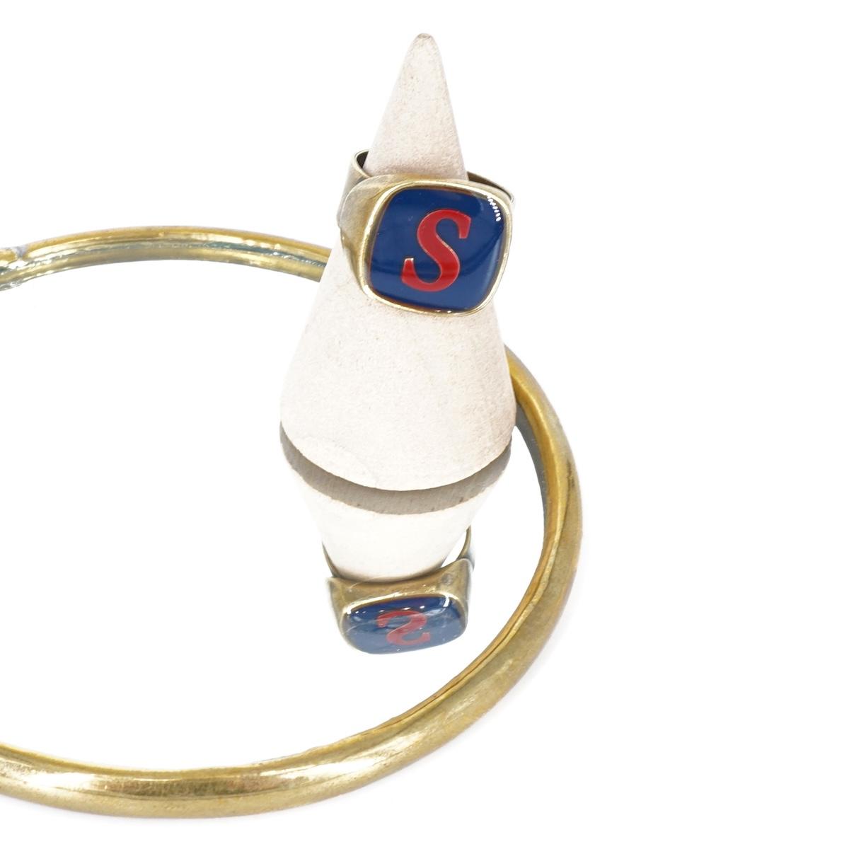 ANELLO LETTERA S BLU ANELLO LETTERA S BLU E BORDEAUX UNIQUE UNCONVENTIONAL DETAILS 