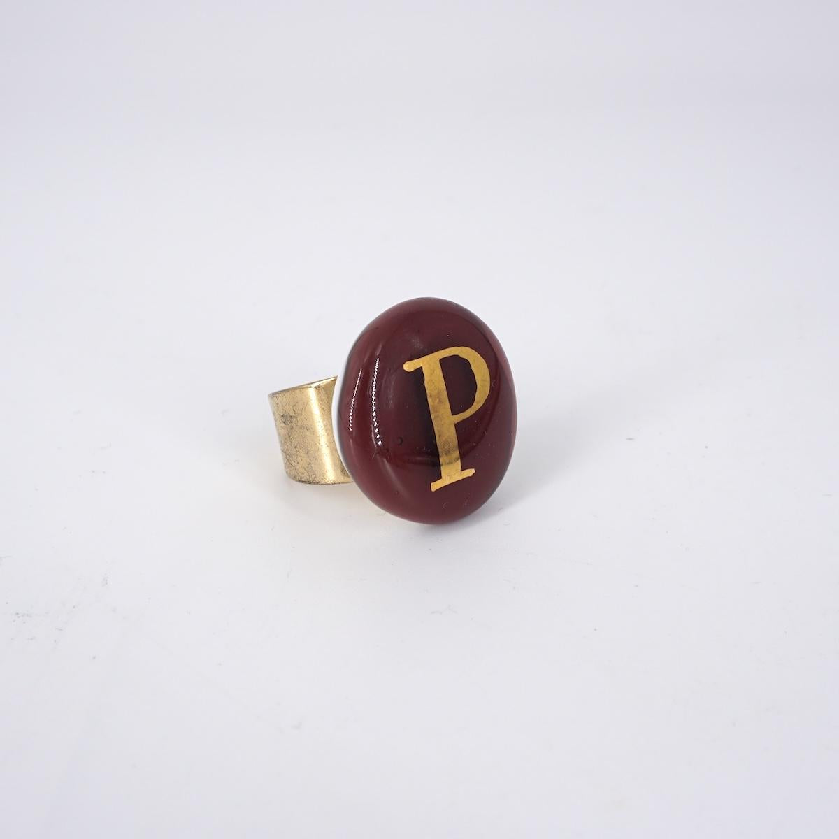 VETRO FUSO ANELLO LETTERAP PRUGNA