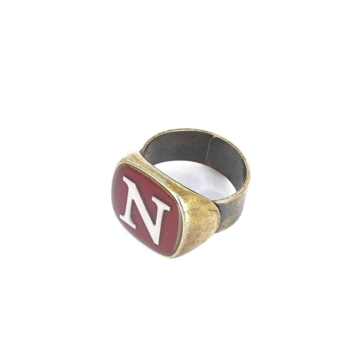 ANELLO LETTERA N BORDEAUX ANELLO LETTERA N BORDEAUX E AVORIO UNIQUE UNCONVENTIONAL DETAILS 