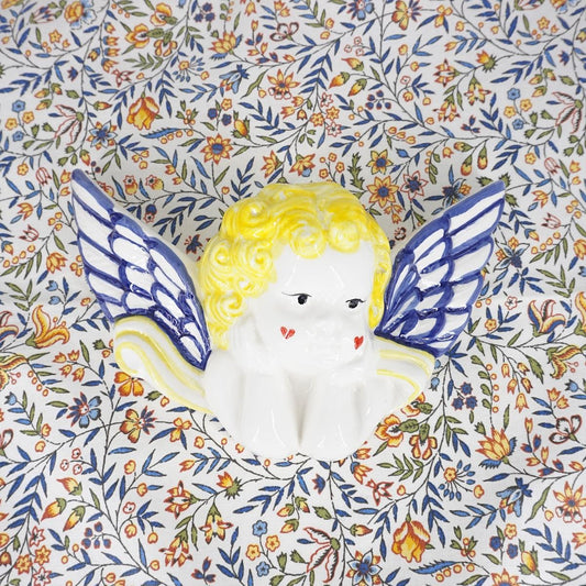 Angioletto linea CUORICINI con capelli gialli e ali blu ANGELO LINEA CAPELLI GIALLI CUORICINI ALI BLU ZENJI CERAMICS 
