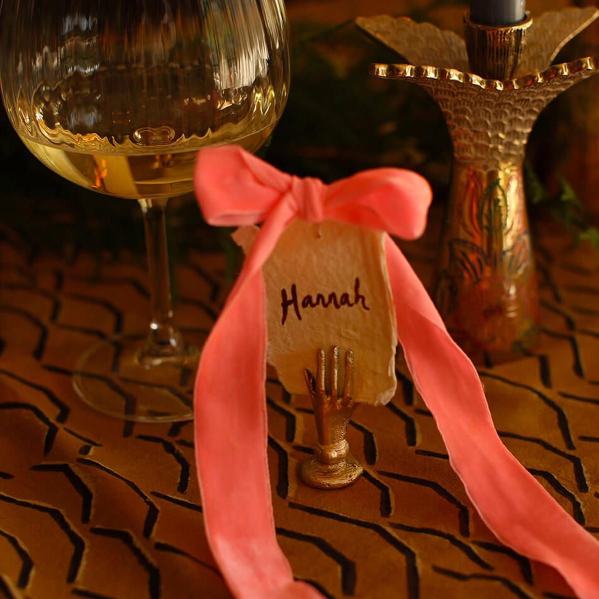 Manina segnaposto dorata MANO SEGNAPOSTO ORO DOING GOODS 