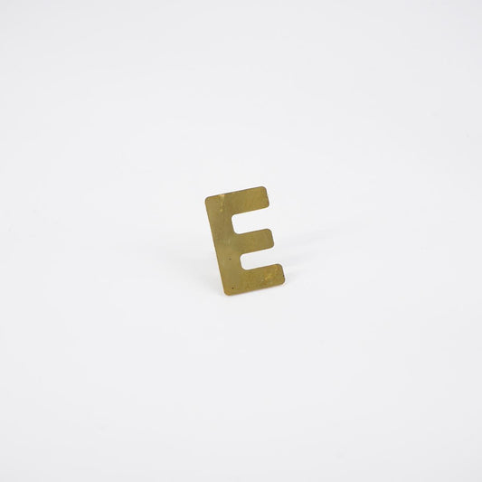 Decorative nail letter E
