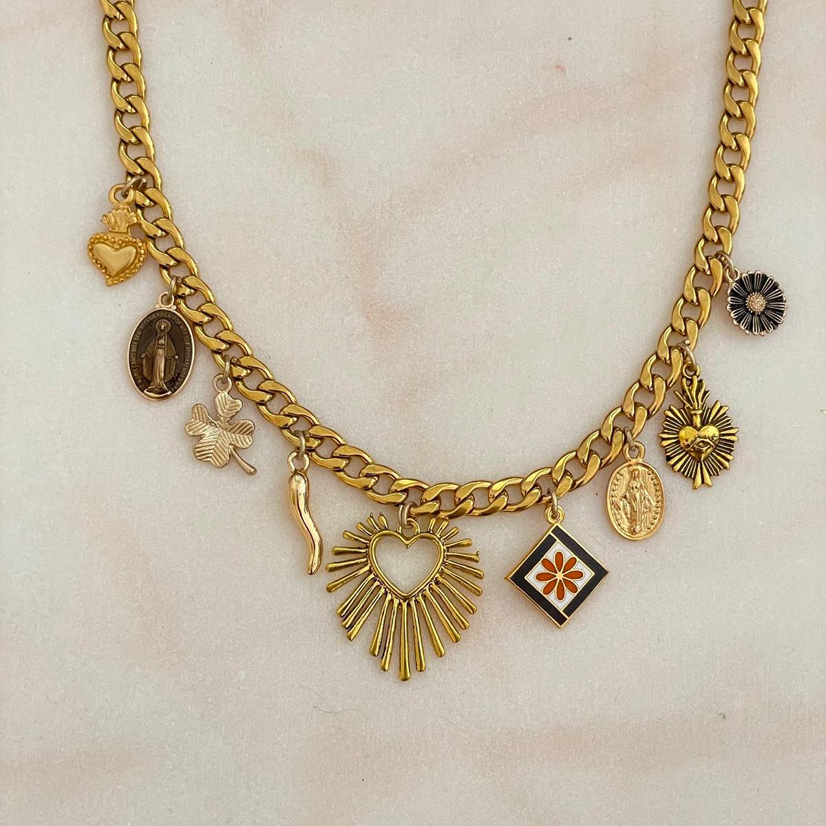 Lucky chain necklace with heart rays