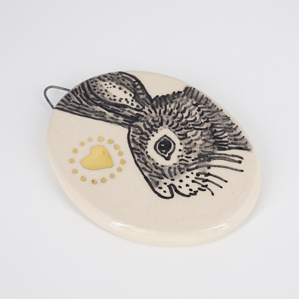 Ovalino LEPRE con cuore fondo bianco con bollicine