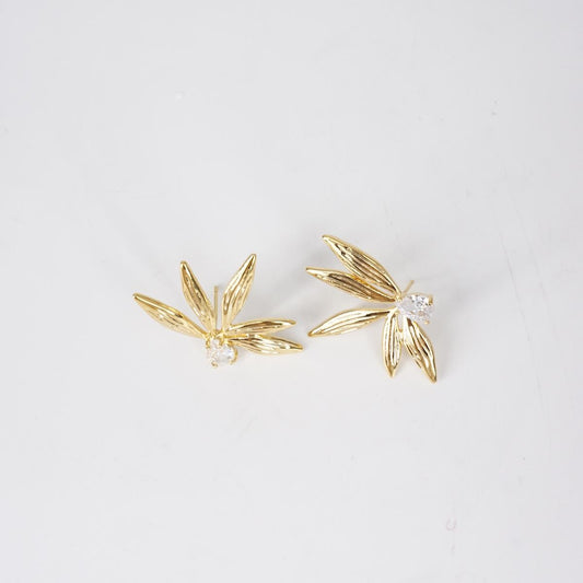 Orecchini PETALI con pietra bianca ORECCHINI PETALI PIETRA BIANCO SOPHIE GIOIELLI