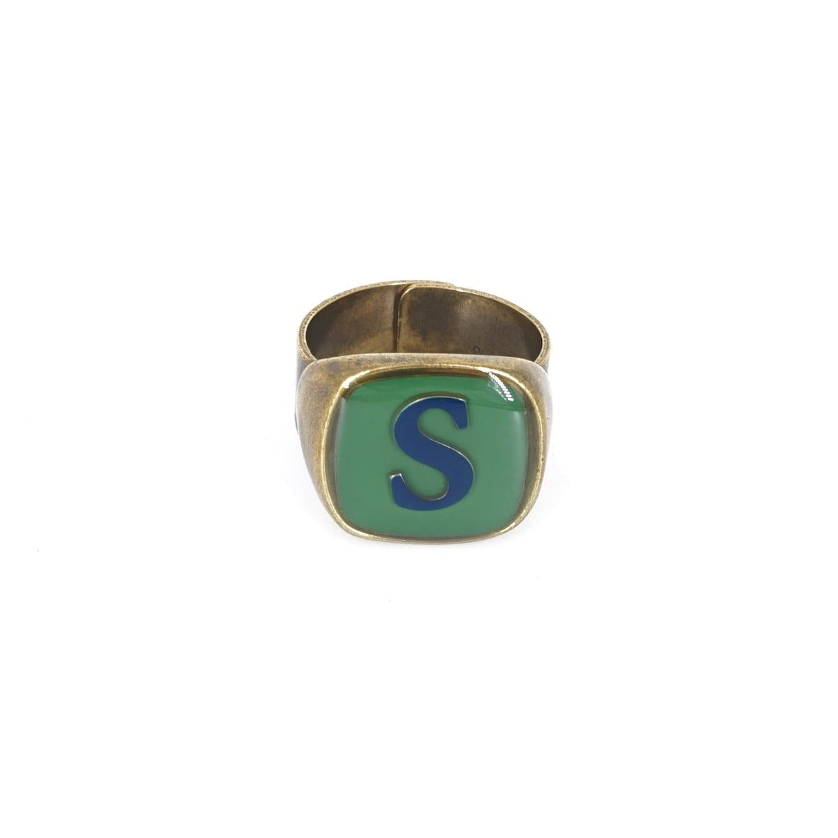 ANELLO LETTERA S VERDE ANELLO LETTERA S VERDE E BLU UNIQUE UNCONVENTIONAL DETAILS 