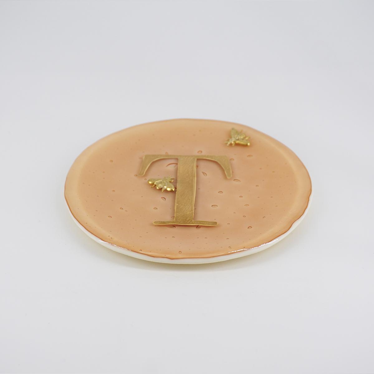Letter plate and charm T CHAMPAGNE