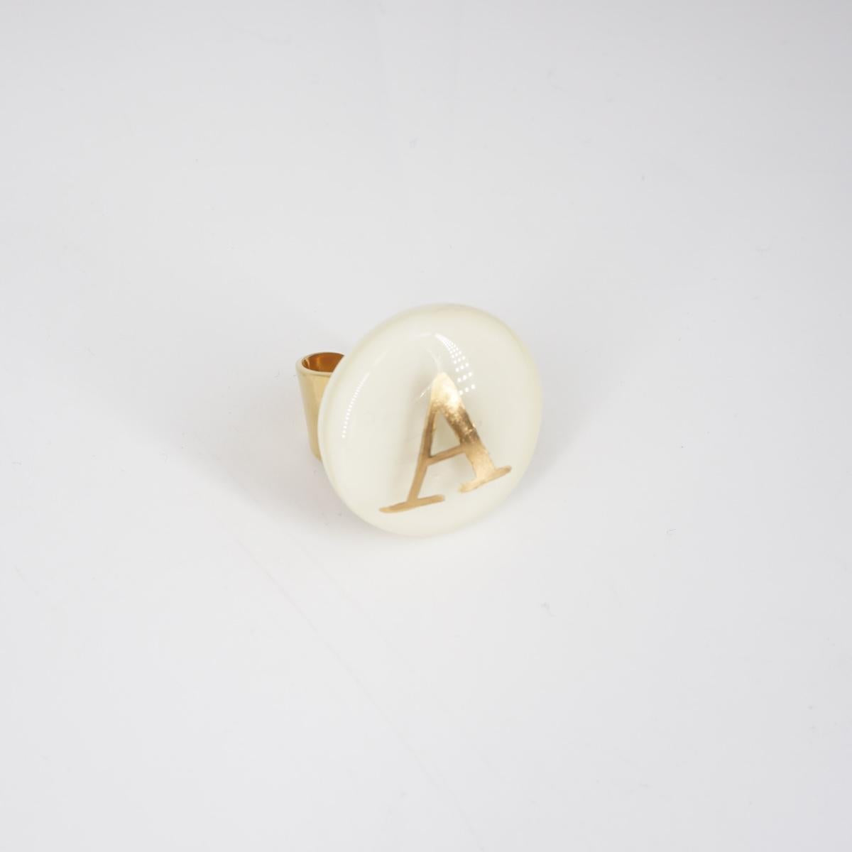 VETRO FUSO ANELLO LETTERAA AVORIO