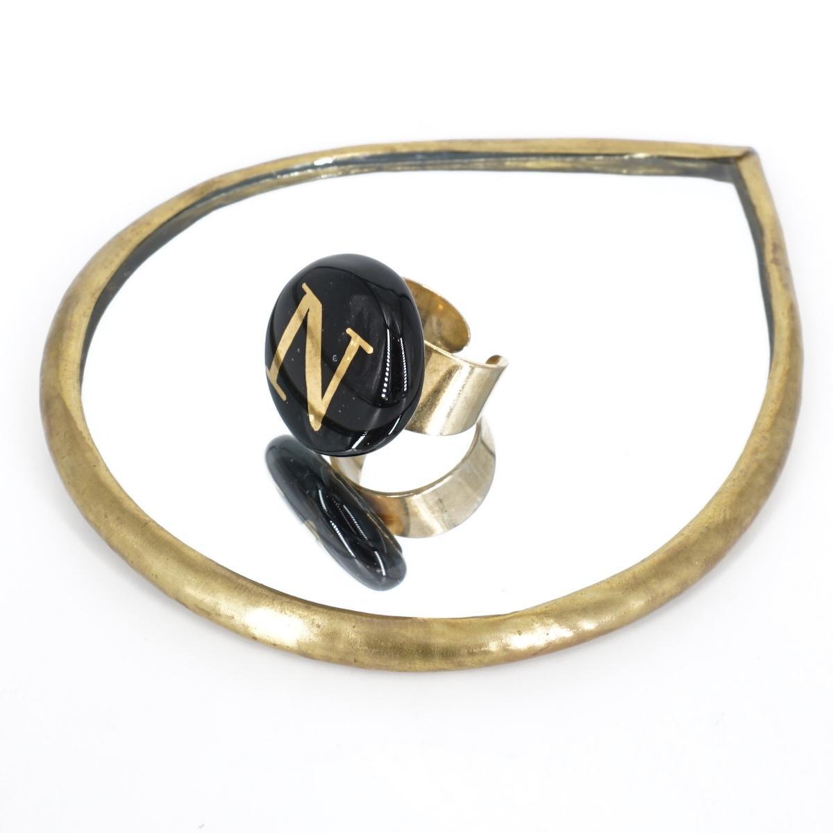 Anello lettera N nero ANELLO LETTERA N NERO VETRO FUSO 