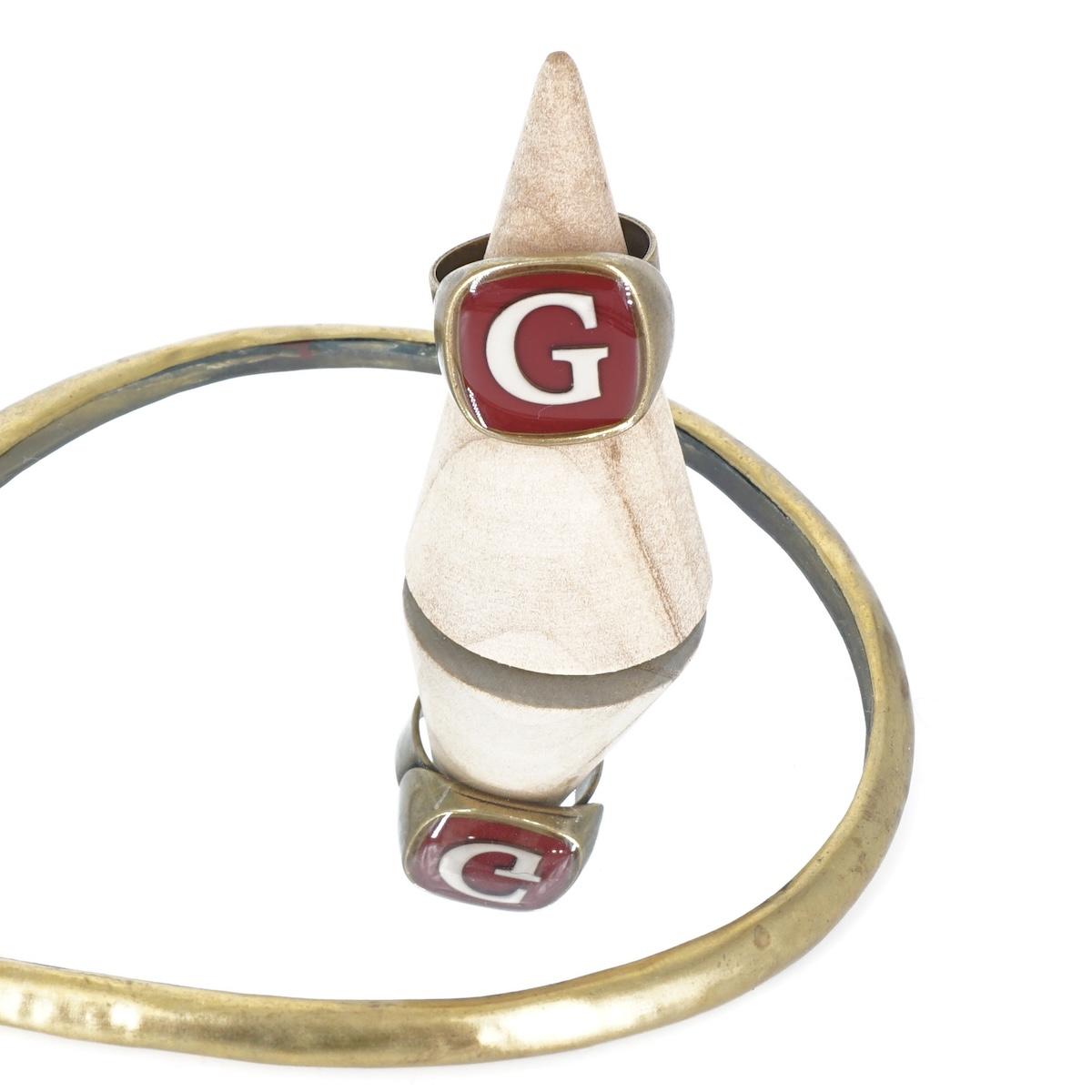 ANELLO LETTERA G BORDEAUX ANELLO LETTERA G BORDEAUX E AVORIO UNIQUE UNCONVENTIONAL DETAILS 