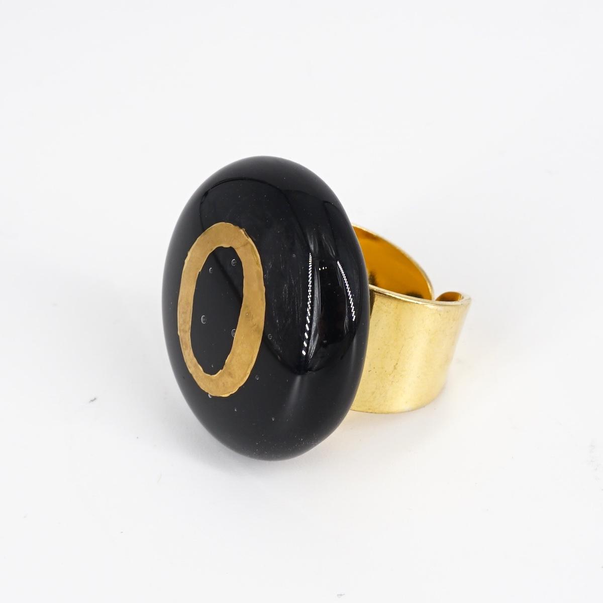 Anello lettera O nero
