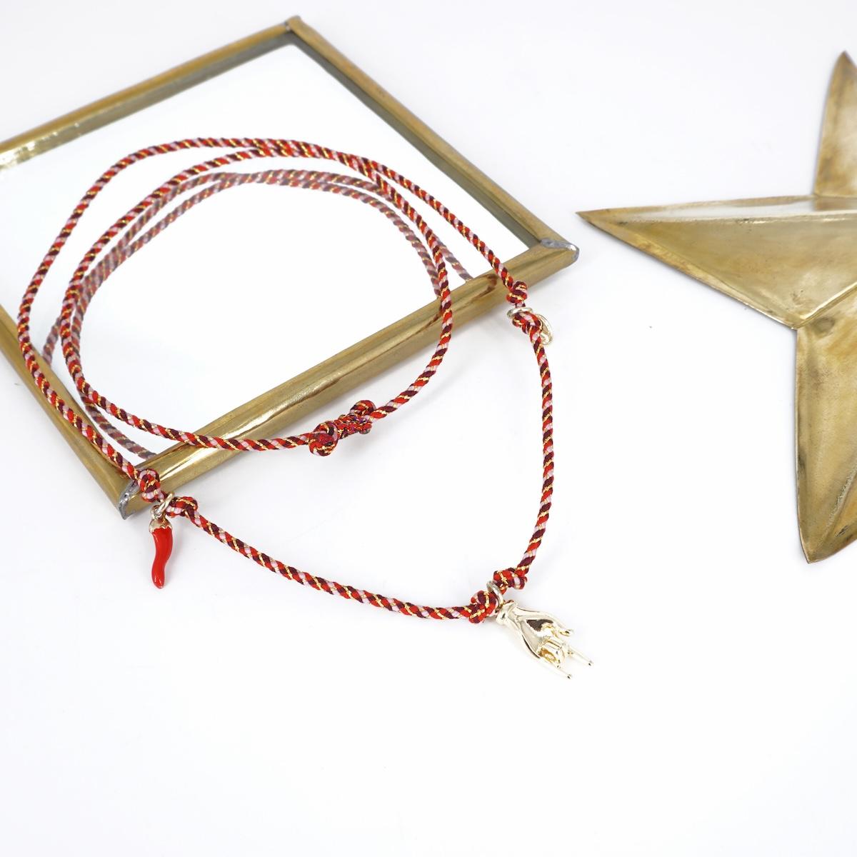 Collana cordino tre cham con MANO TIè ORO COLLANA CORDINO TRE CHARM MANO TIÈ ORO SVEVA 