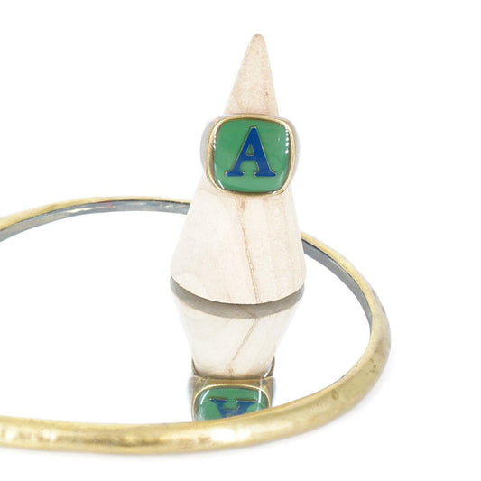 ANELLO LETTERA A VERDE ANELLO LETTERA A VERDE E BLU UNIQUE UNCONVENTIONAL DETAILS 