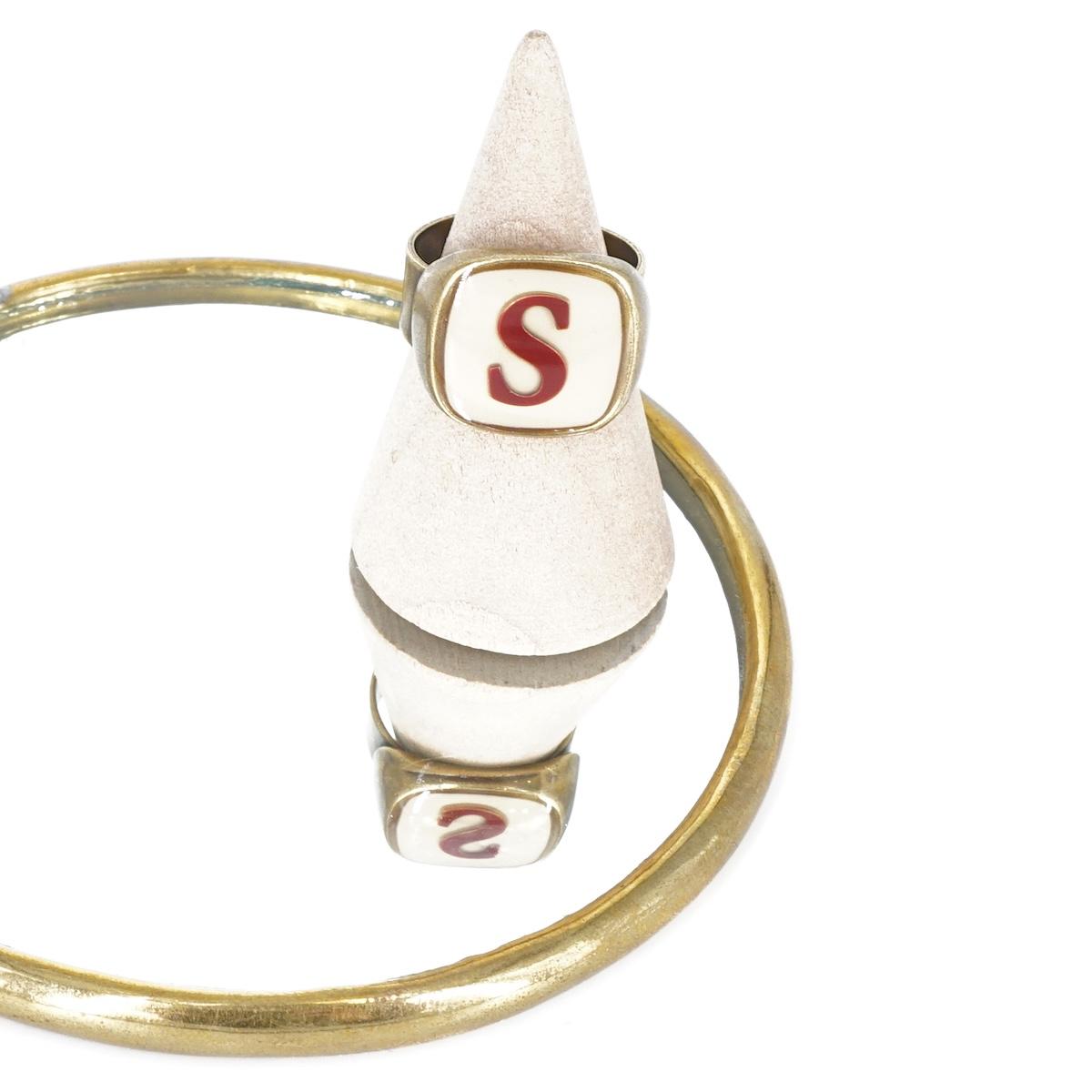 ANELLO LETTERA S AVORIO ANELLO LETTERA S AVORIO E BORDEAUX UNIQUE UNCONVENTIONAL DETAILS 