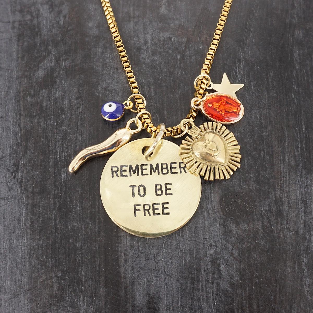 CATENA MULTICHARMS MEDAGLIETTA REMEMBER TO BE FREE CATENA MULTICHARMS MEDAGLIETTA REMEMBER TO BE FREE SOPHIE GIOIELLI 