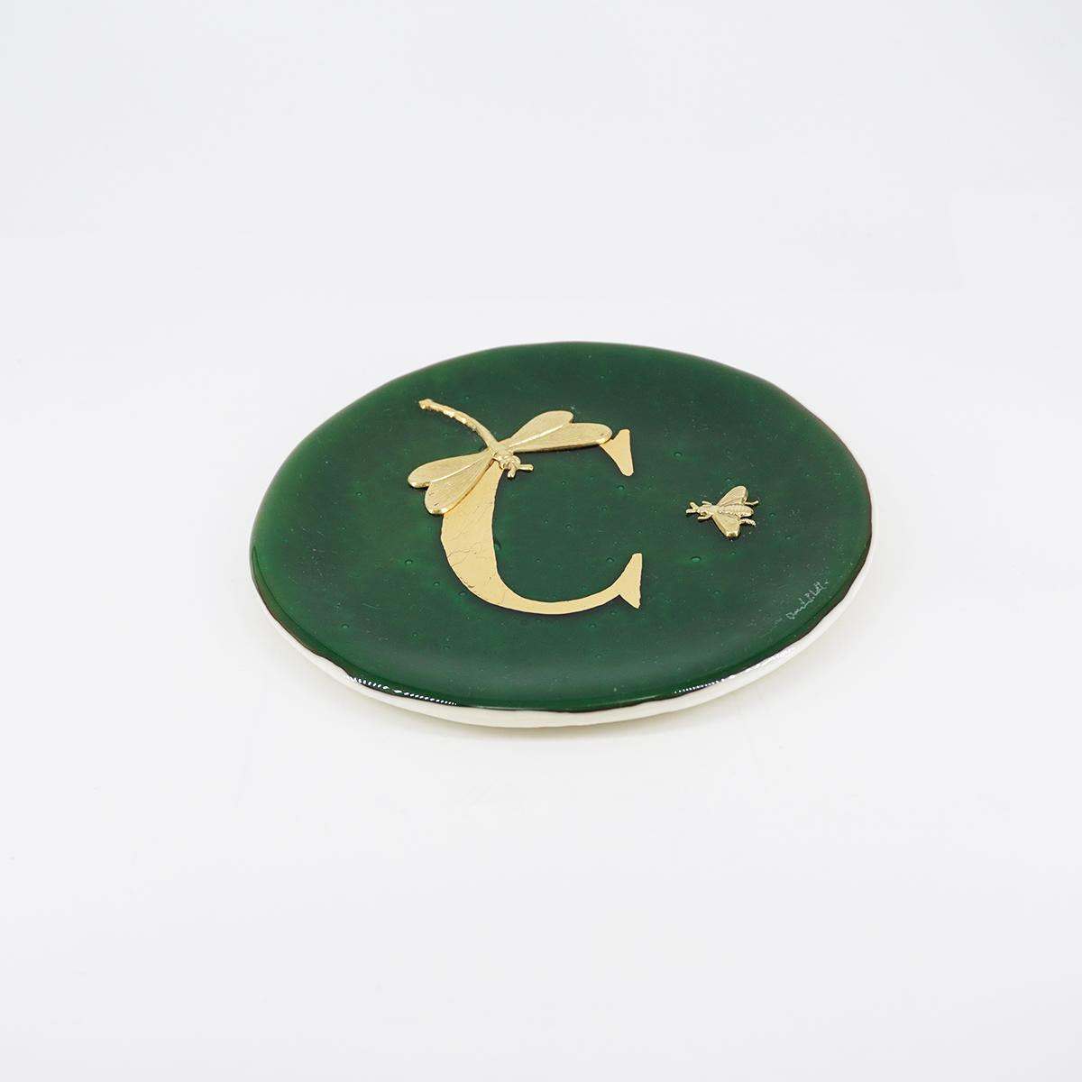 Piatto lettera e charm C GIADA