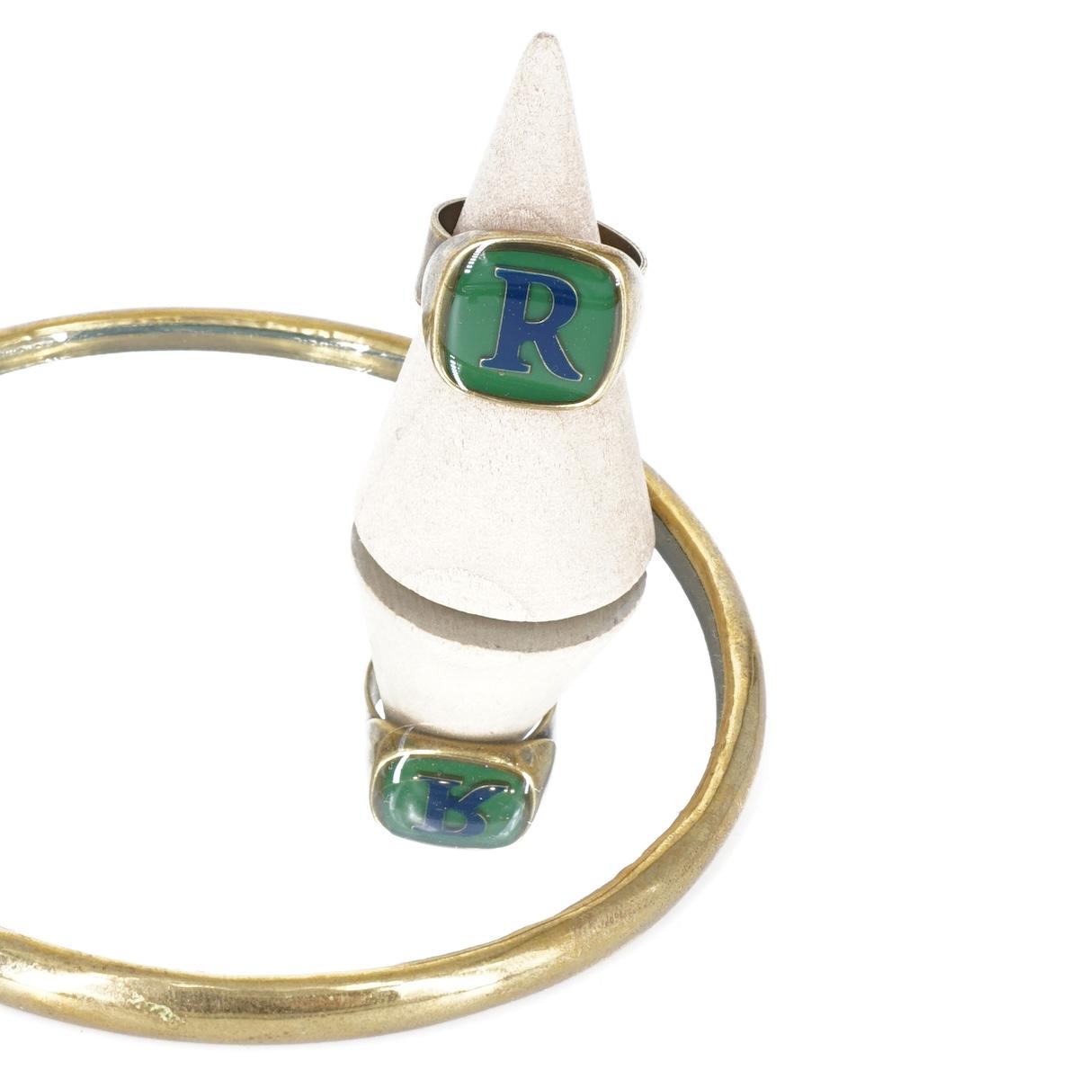 ANELLO LETTERA R VERDE BOSCO ANELLO LETTERA R VERDE BOSCO E BLU UNIQUE UNCONVENTIONAL DETAILS 